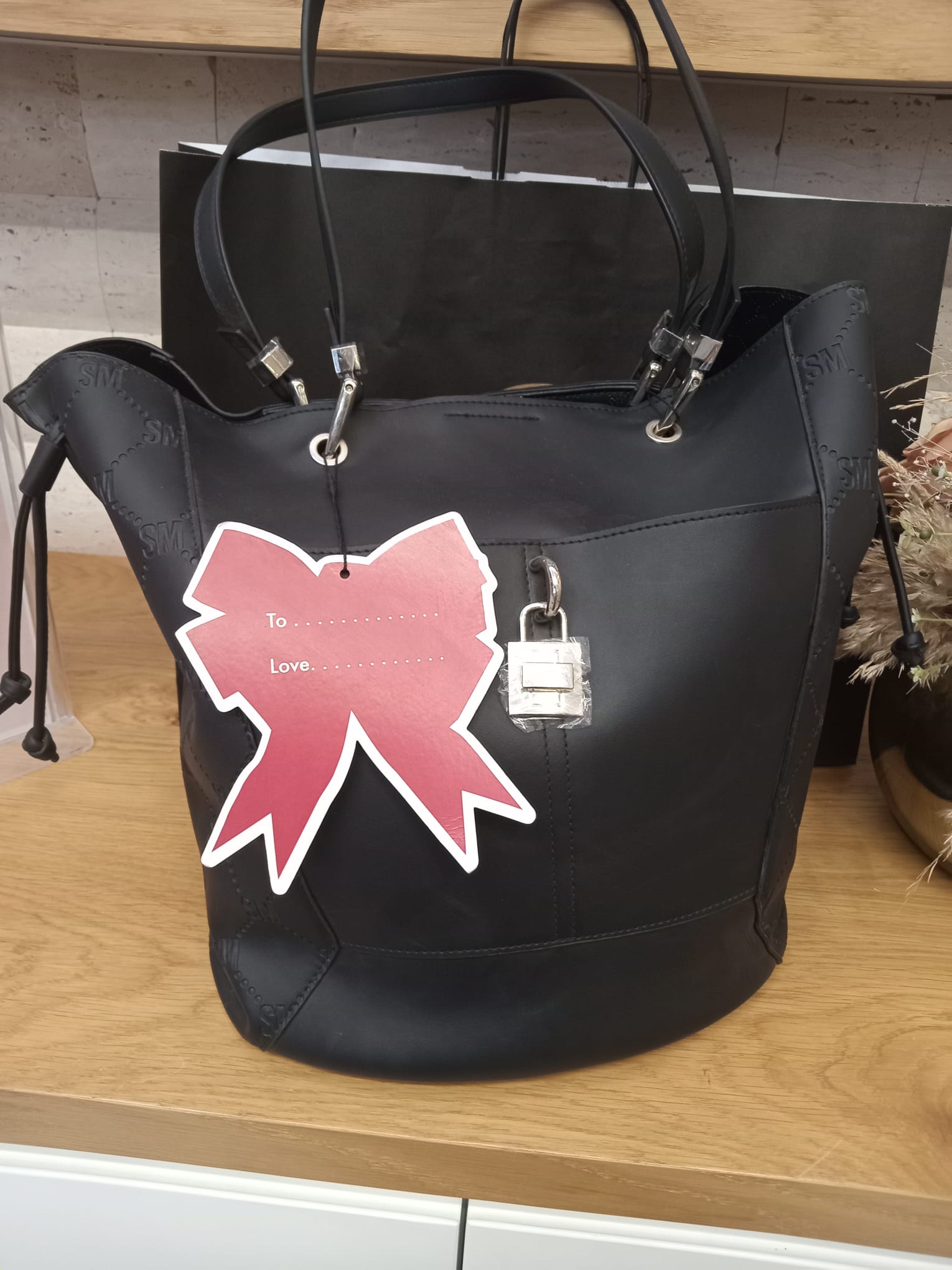 Picture of STEVE MADDEN (SM) BIG BLACK SHOULDER BAG